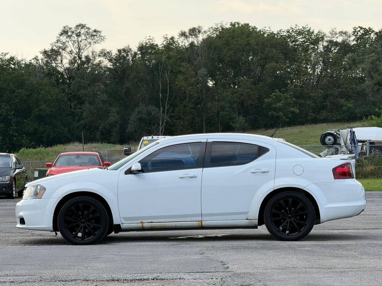 Used 2013 Dodge Avenger SXT w/ Blacktop Pkg FWD image 5