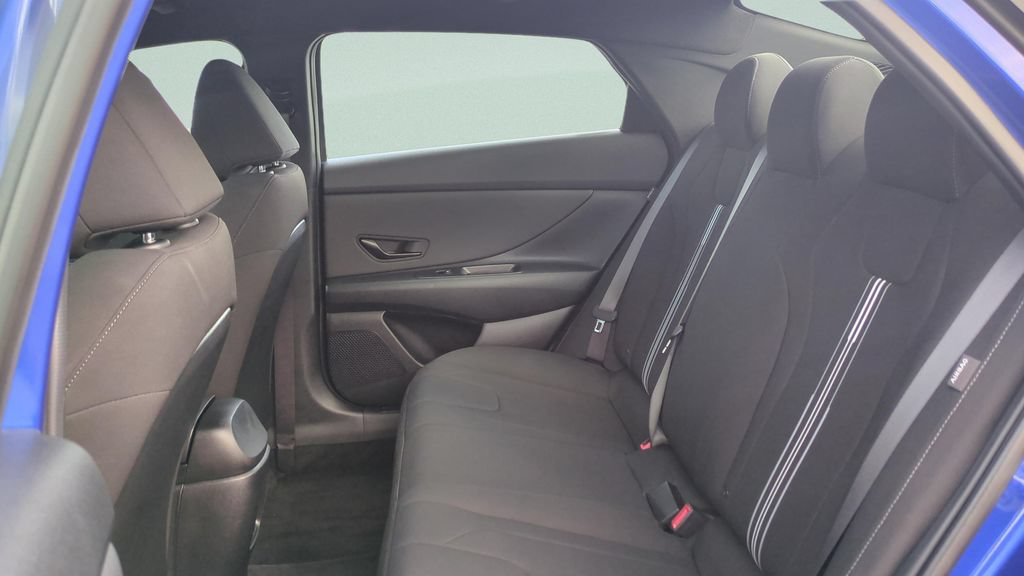 Certified 2025 Hyundai Elantra SEL FWD image 9