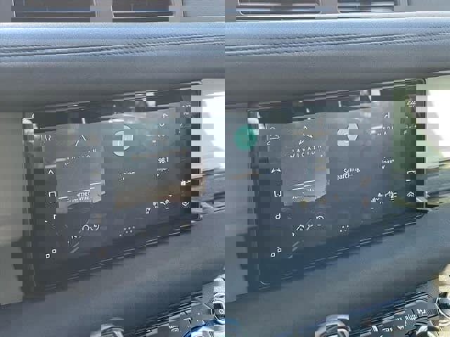 Used 2020 Land Rover Defender 110 SE image 15