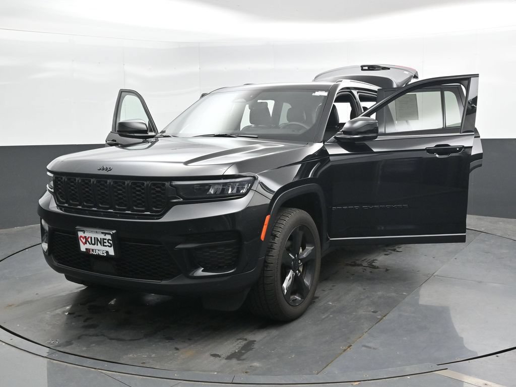 Used 2023 Jeep Grand Cherokee Altitude AWD/4WD image 47