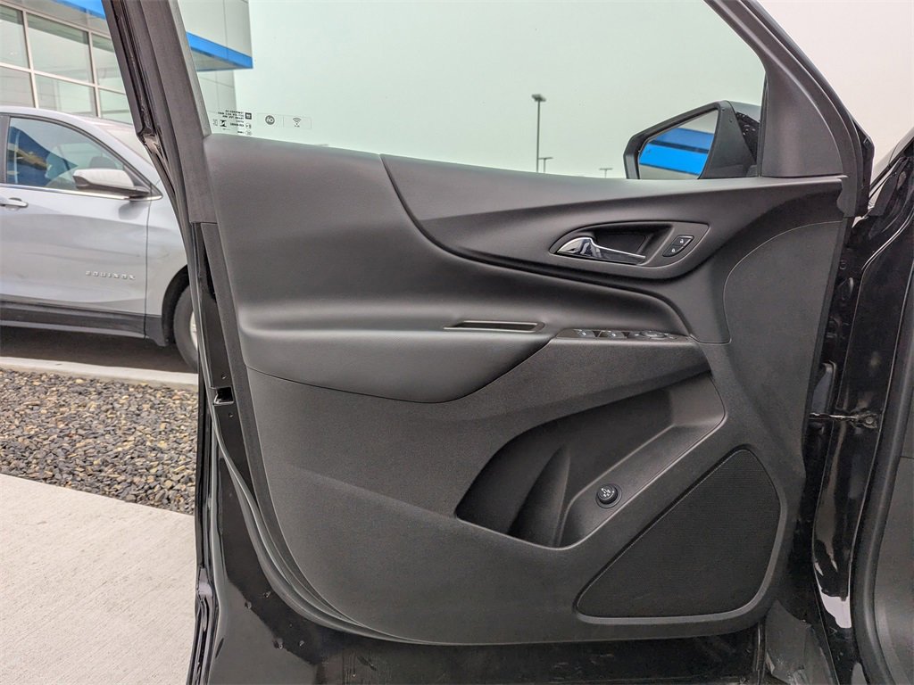 Used 2023 Chevrolet Equinox LT w/ Driver Convenience Package image 10
