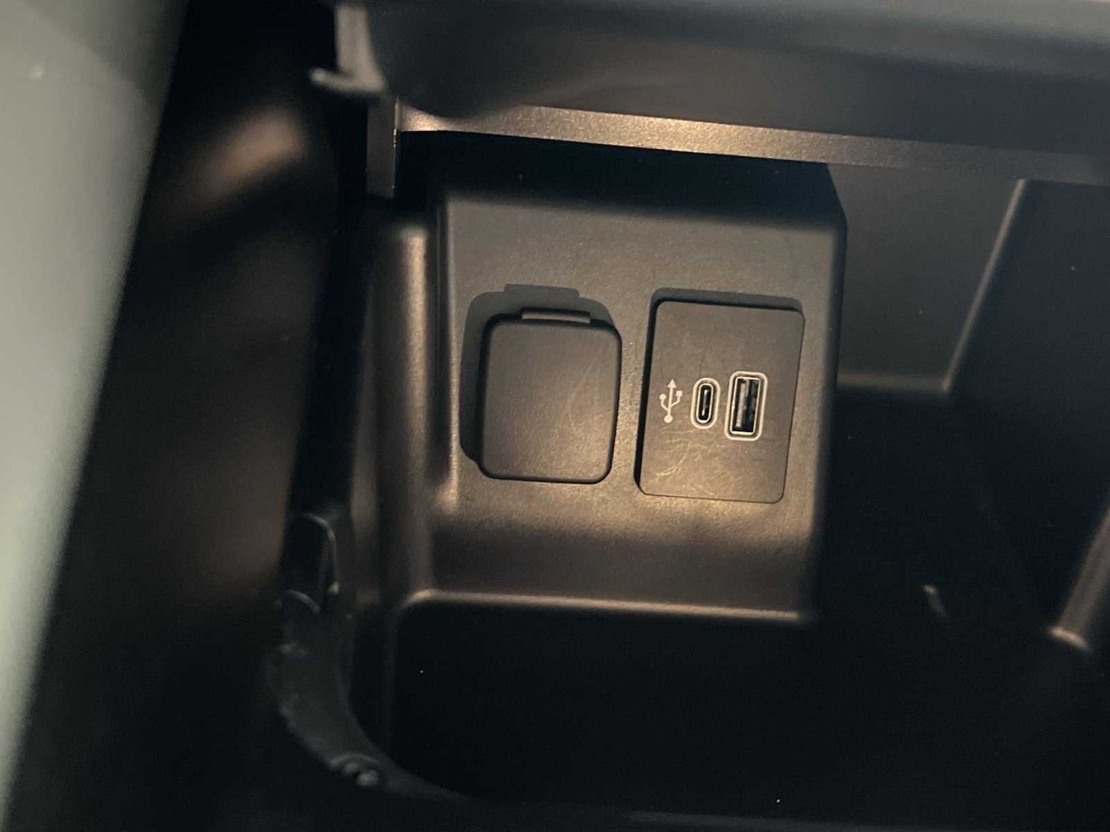 Used 2025 Ford Explorer Active RWD image 35