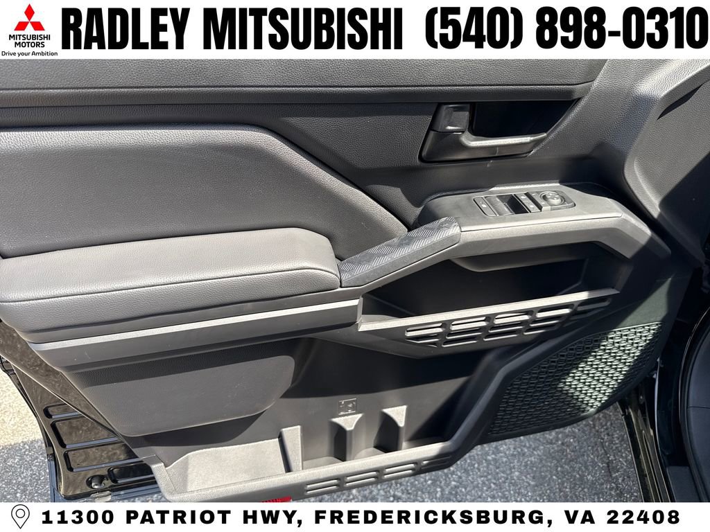 Used 2024 Toyota Tacoma SR image 5