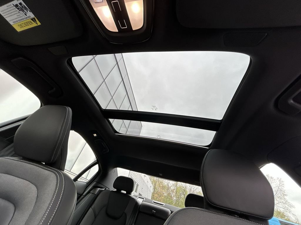 Certified 2025 Volvo S60 T8 Ultra AWD/4WD image 24