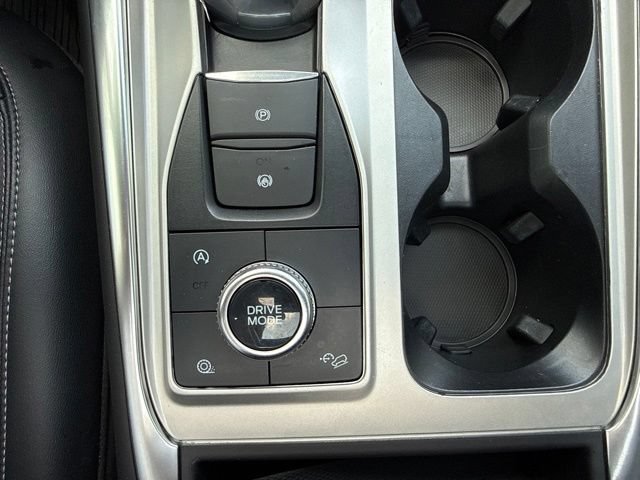 Used 2023 Ford Explorer XLT w/ Equipment Group 202A AWD/4WD image 32