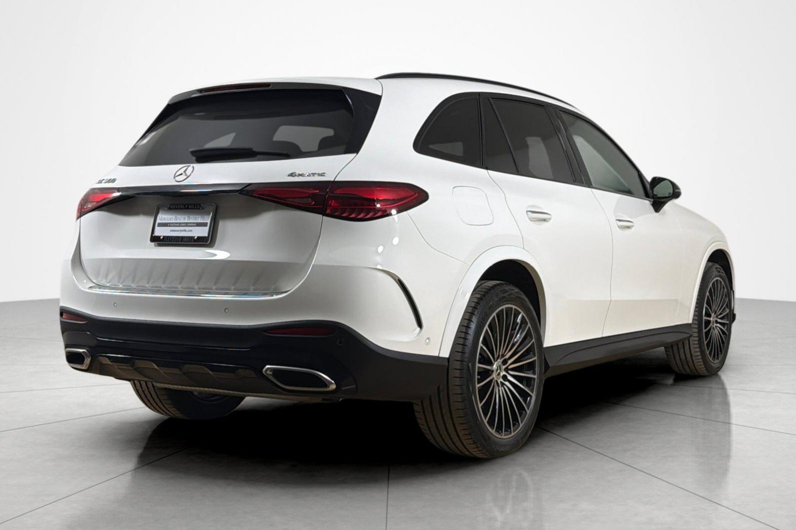 Used 2024 Mercedes-Benz GLC 300 4MATIC image 5