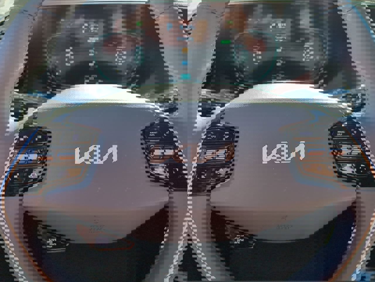 Used 2023 Kia Niro EX image 17