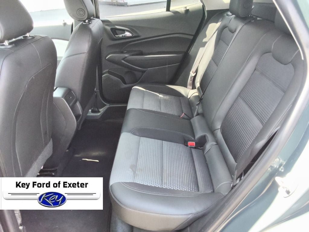 Used 2025 Chevrolet Trax LT FWD image 16