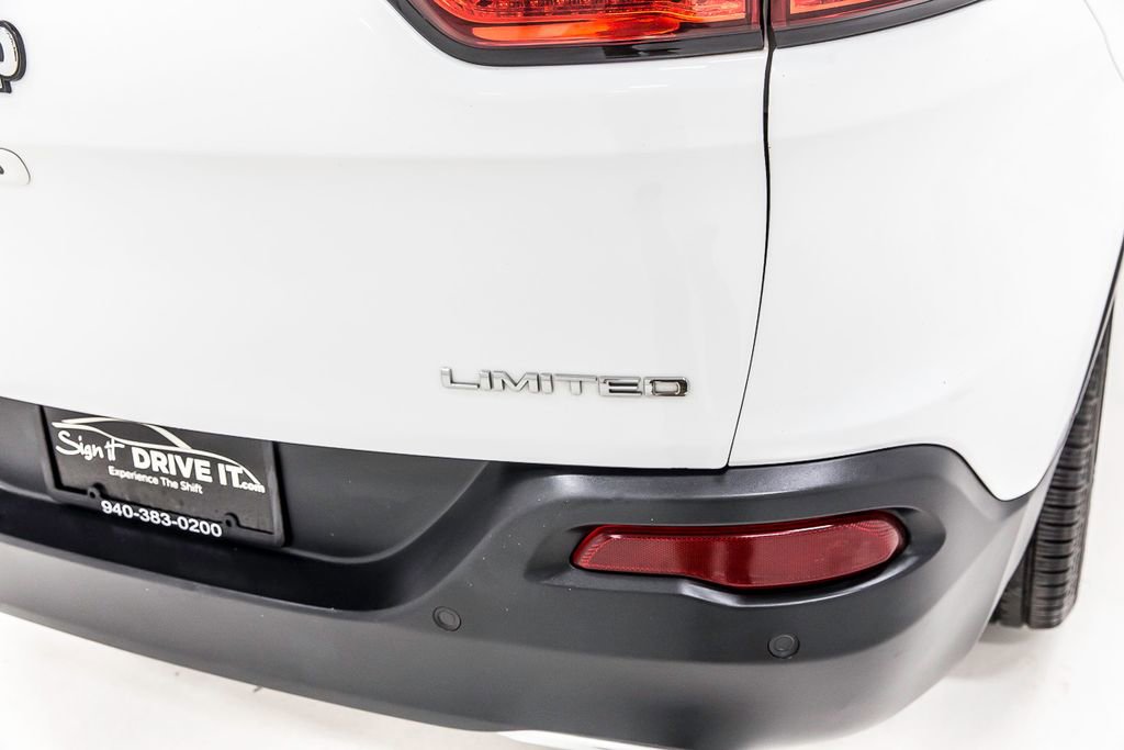 Used 2017 Jeep Cherokee Limited image 7