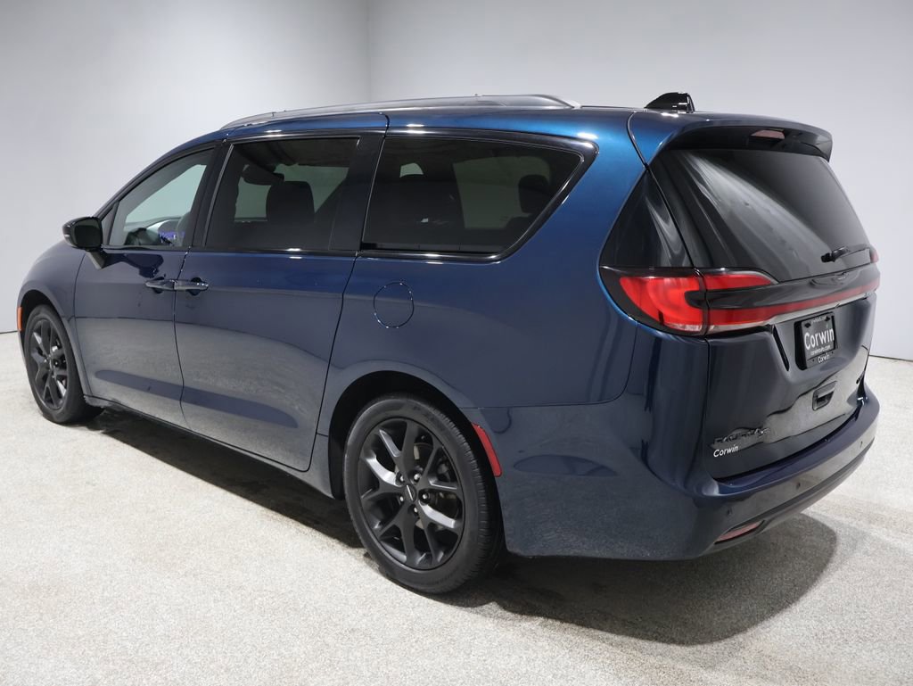 Certified 2025 Chrysler Pacifica Limited image 5