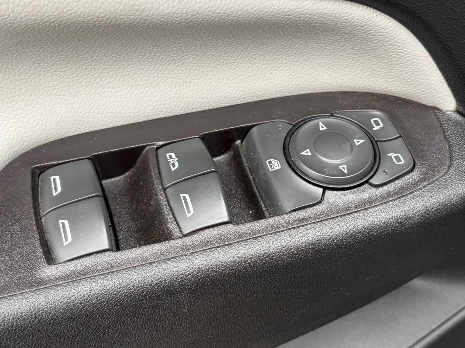 Used 2019 Chevrolet Equinox LS w/ LPO, Floor Liner Package AWD/4WD image 7