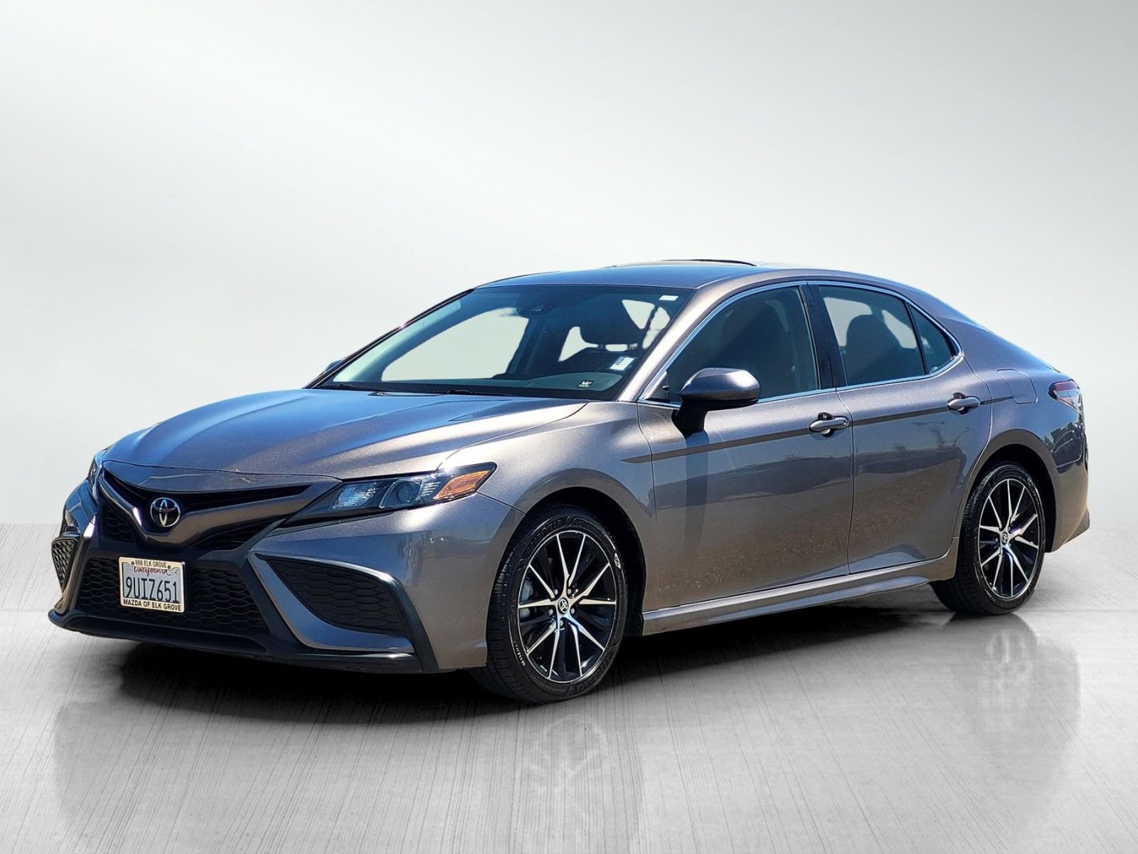 Used 2021 Toyota Camry SE FWD image 11