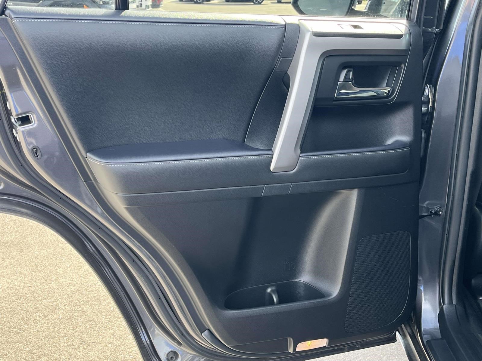 Used 2022 Toyota 4Runner SR5 Premium w/ Moonroof Package RWD image 17
