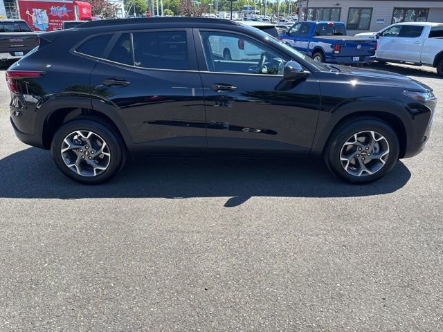 Used 2025 Chevrolet Trax LT w/ LT Convenience Package FWD image 6