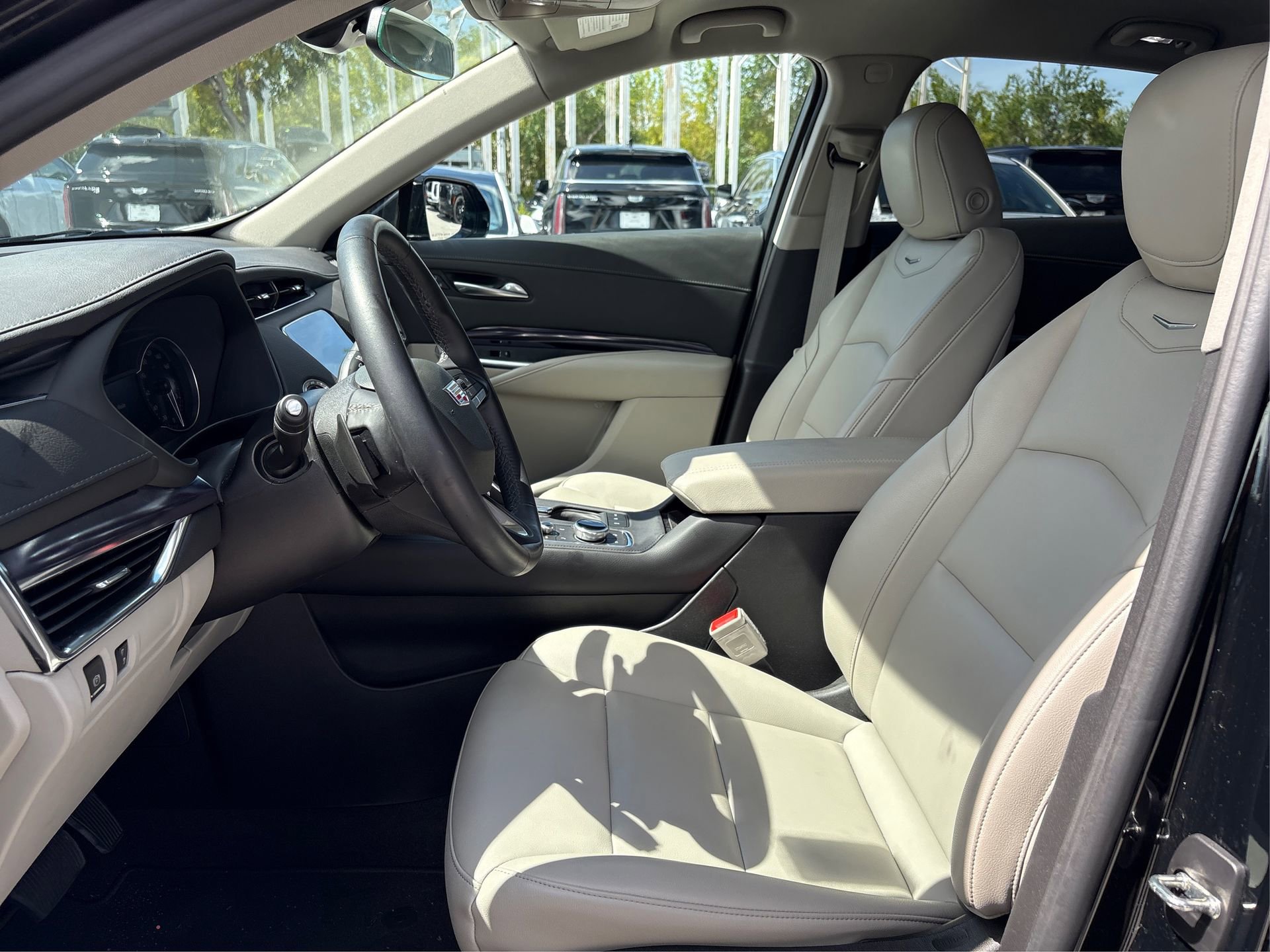 Used 2023 Cadillac XT4 Luxury w/ Driver Awareness Package image 11