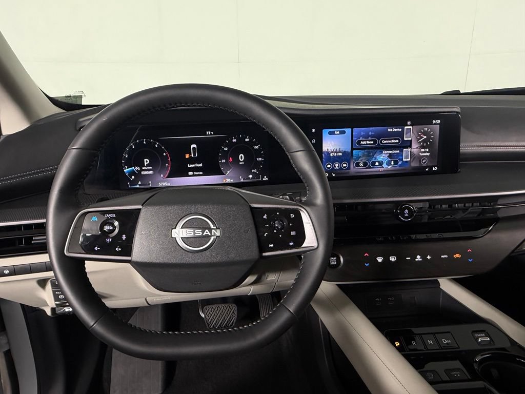 Used 2025 Nissan Murano SV AWD/4WD image 12