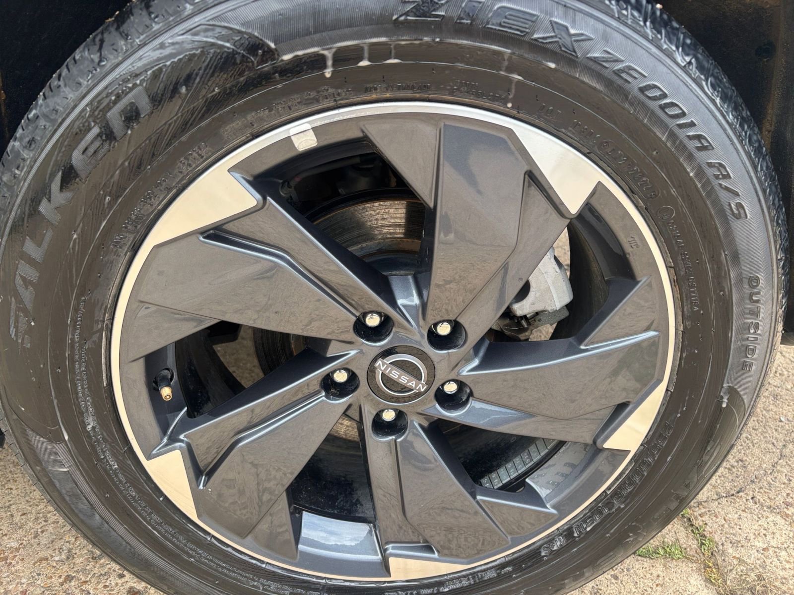 Used 2025 Nissan Rogue SV FWD image 30