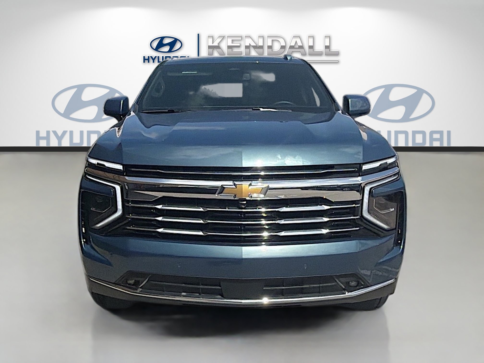 Used 2025 Chevrolet Suburban LT w/ Comfort Package RWD image 2