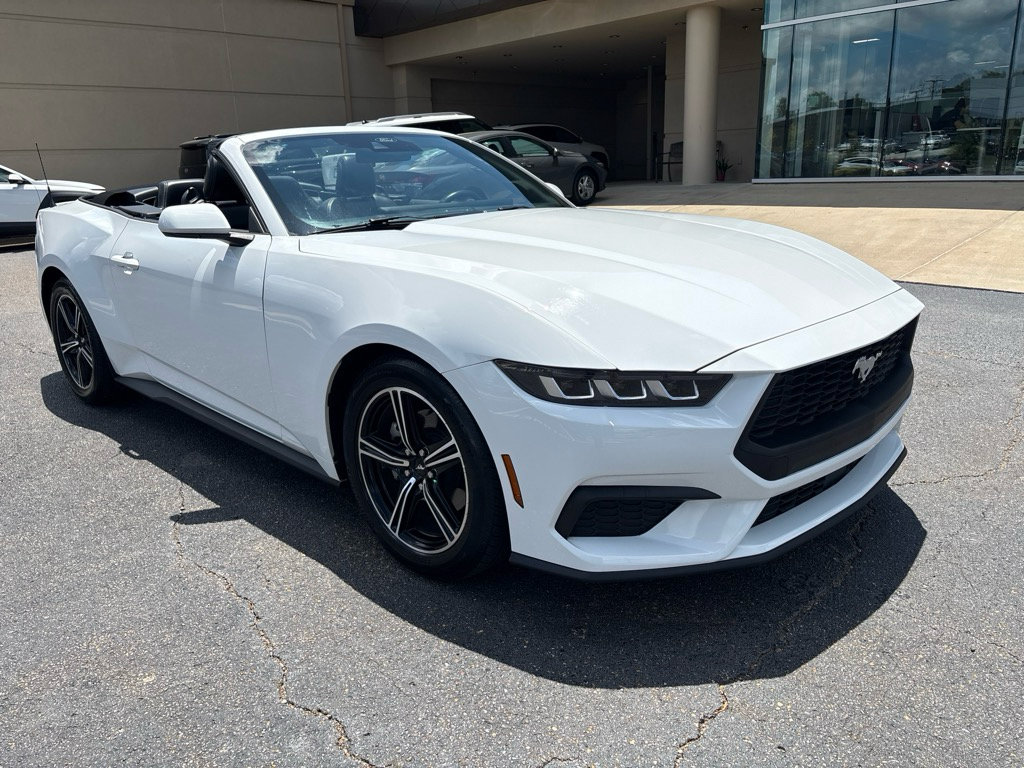 Used 2025 Ford Mustang Premium RWD image 10