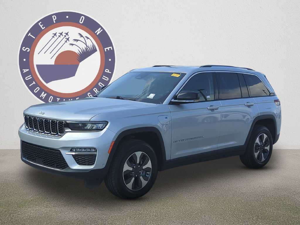 Used 2022 Jeep Grand Cherokee Limited 4xe w/ Luxury Tech Group II AWD/4WD image 2