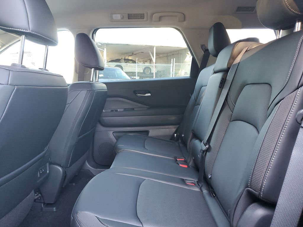 New 2026 Nissan Pathfinder SL image 11