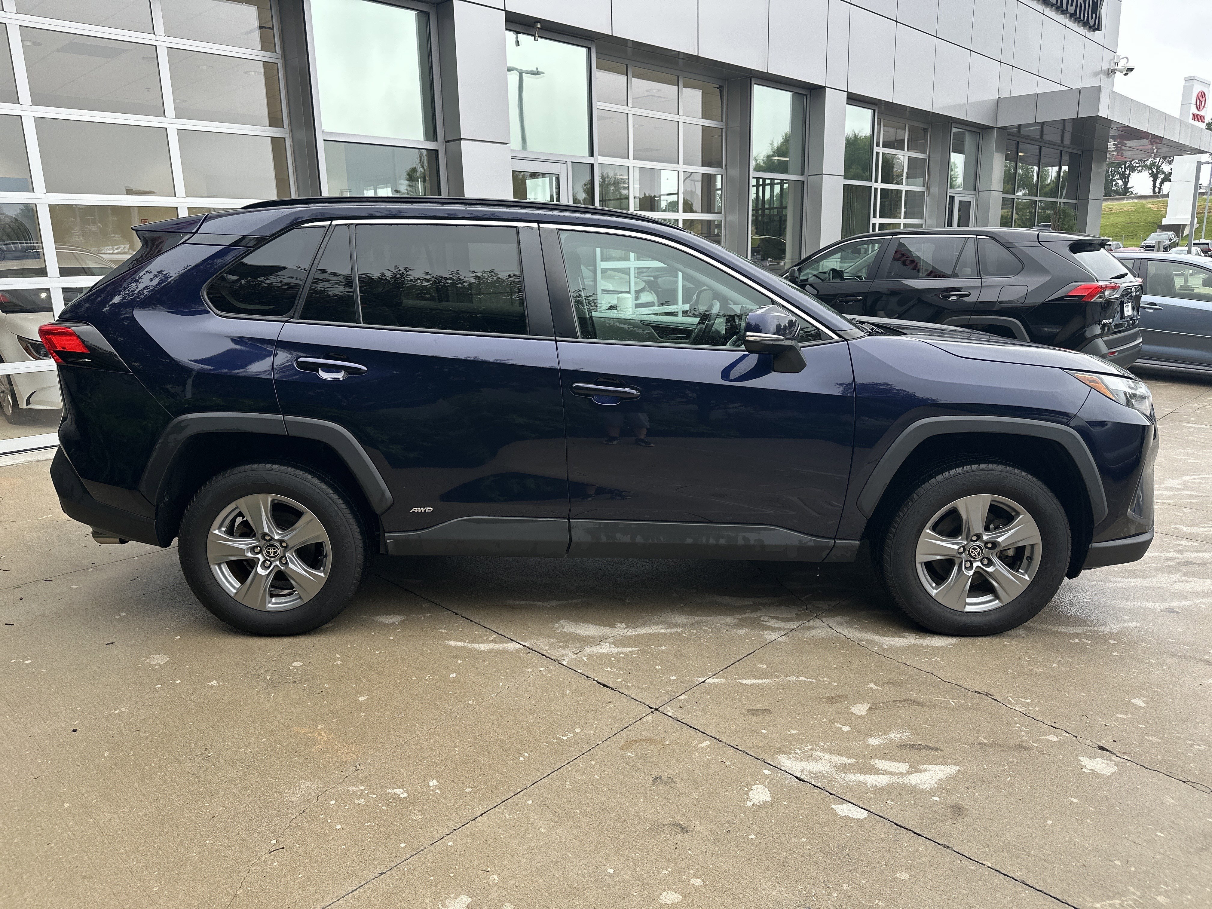 Used 2022 Toyota RAV4 XLE AWD/4WD image 10