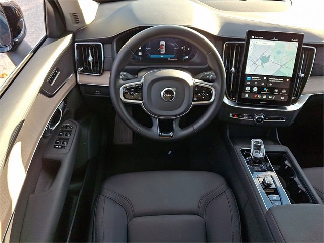 Used 2025 Volvo XC90 B6 Plus image 11