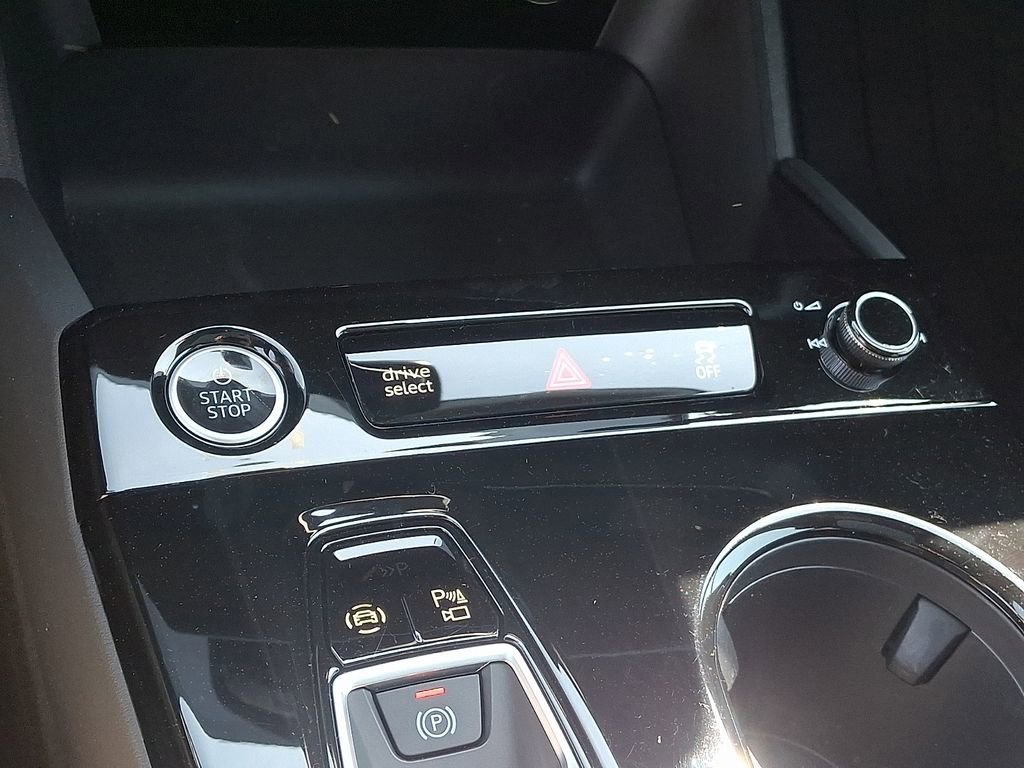 Used 2025 Audi A6 e-tron Premium w/ Ultra Package image 16