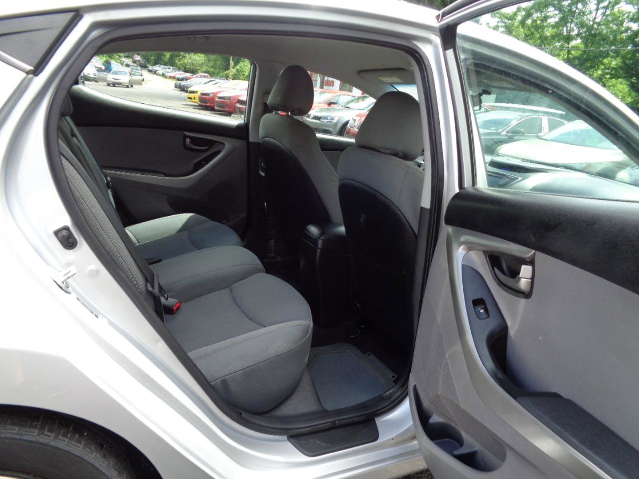 Used 2013 Hyundai Elantra GLS FWD image 12