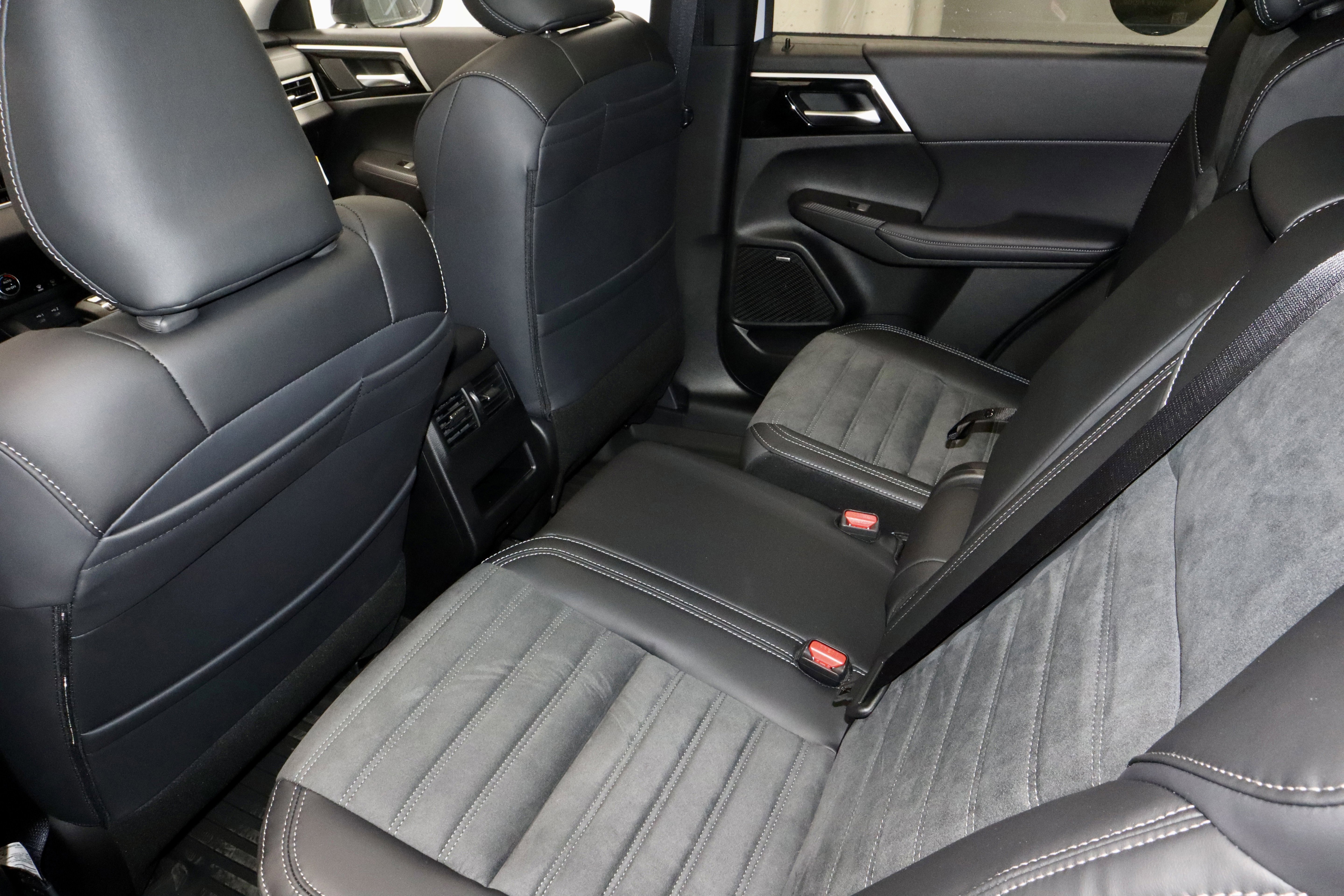 New 2026 Mitsubishi Outlander Trail Edition image 17