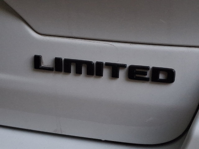 Used 2024 Jeep Grand Cherokee Limited w/ Luxury Tech Group II AWD/4WD image 9