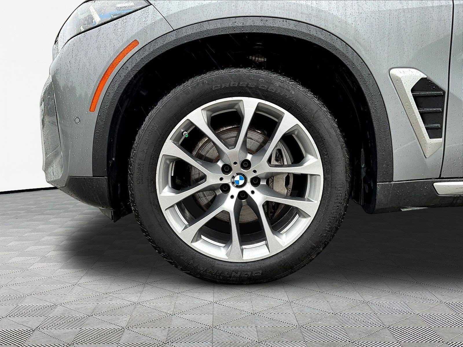Used 2025 BMW X5 xDrive40i w/ Parking Assistance Package AWD/4WD image 34