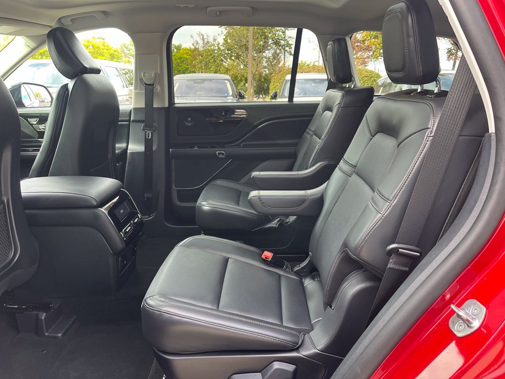 Used 2026 Lincoln Aviator AWD image 12