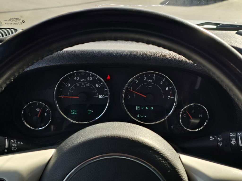 Used 2018 Jeep Wrangler Unlimited Sahara image 26