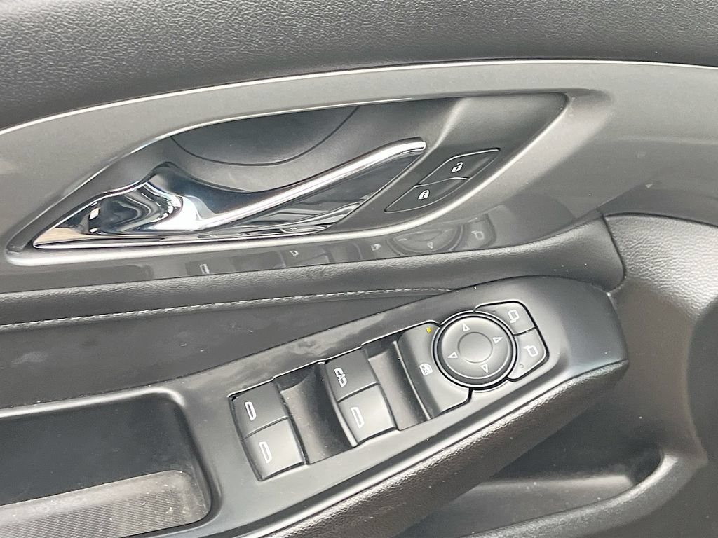 Used 2023 Chevrolet Traverse LT FWD image 17
