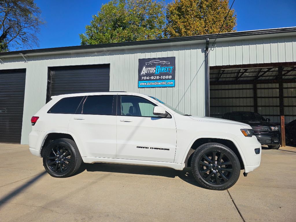 Used 2020 Jeep Grand Cherokee Altitude image 3