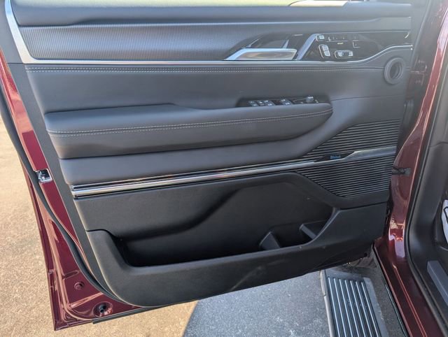 New 2026 Jeep Grand Wagoneer L Summit w/ Premium Group III AWD/4WD image 9