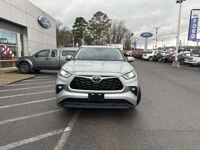 Used 2023 Toyota Highlander L image 2