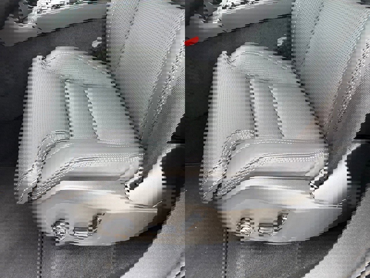 New 2026 Volvo XC90 B6 Ultra w/ Lounge Package image 19