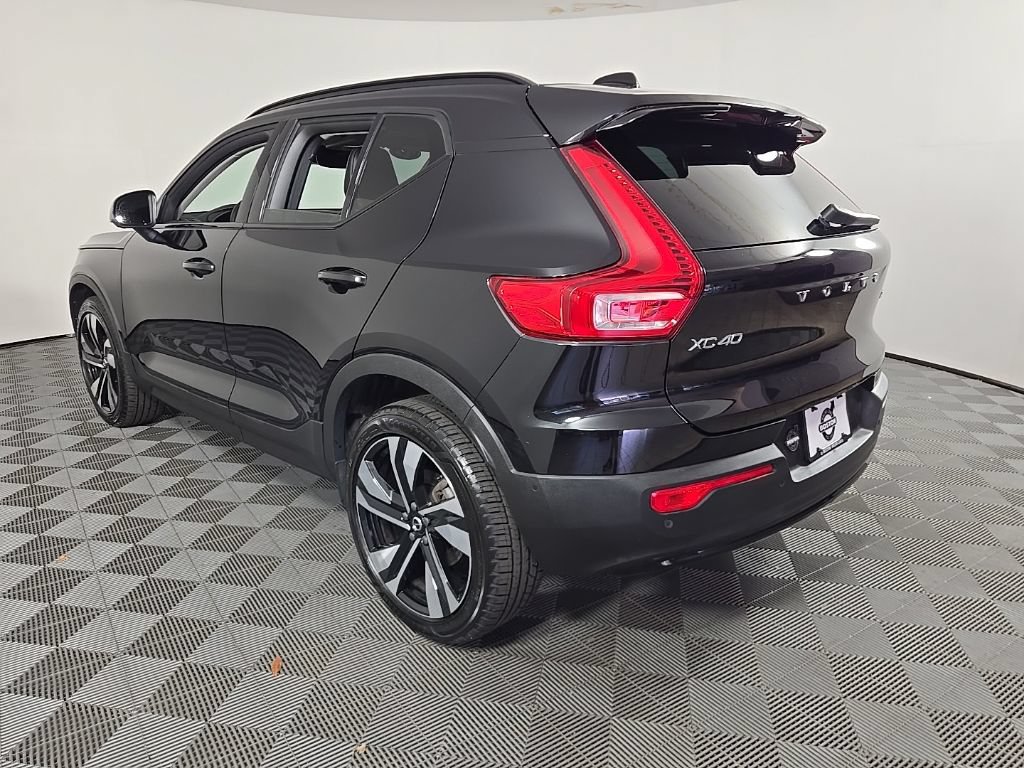 Certified 2023 Volvo XC40 B5 Plus w/ Driver Assist Package AWD/4WD image 14