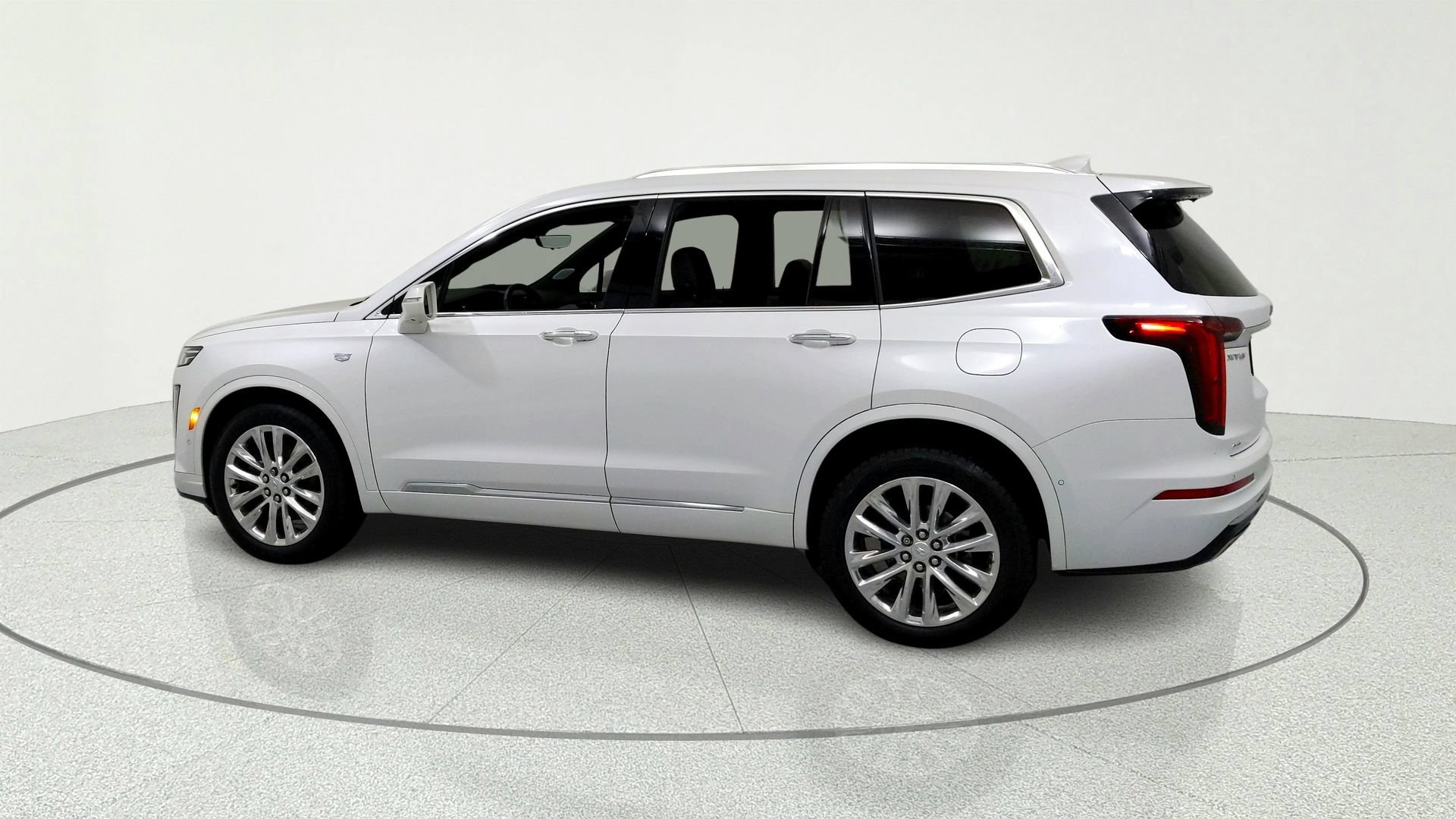 Certified 2020 Cadillac XT6 Premium Luxury AWD/4WD image 3