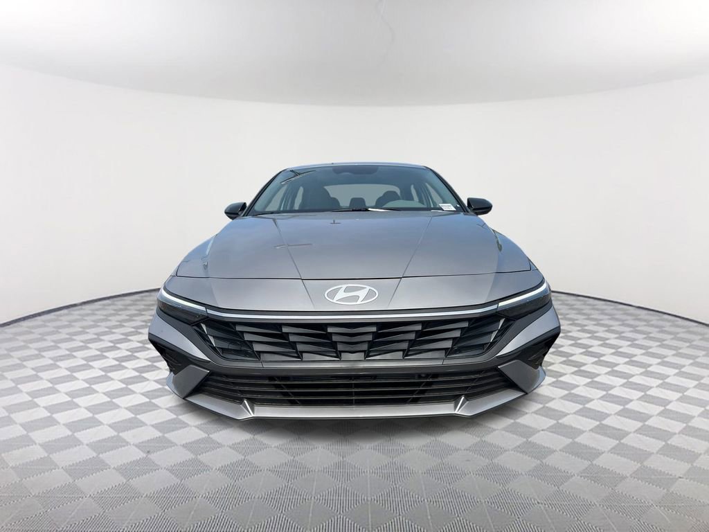 Certified 2025 Hyundai Elantra SEL image 2