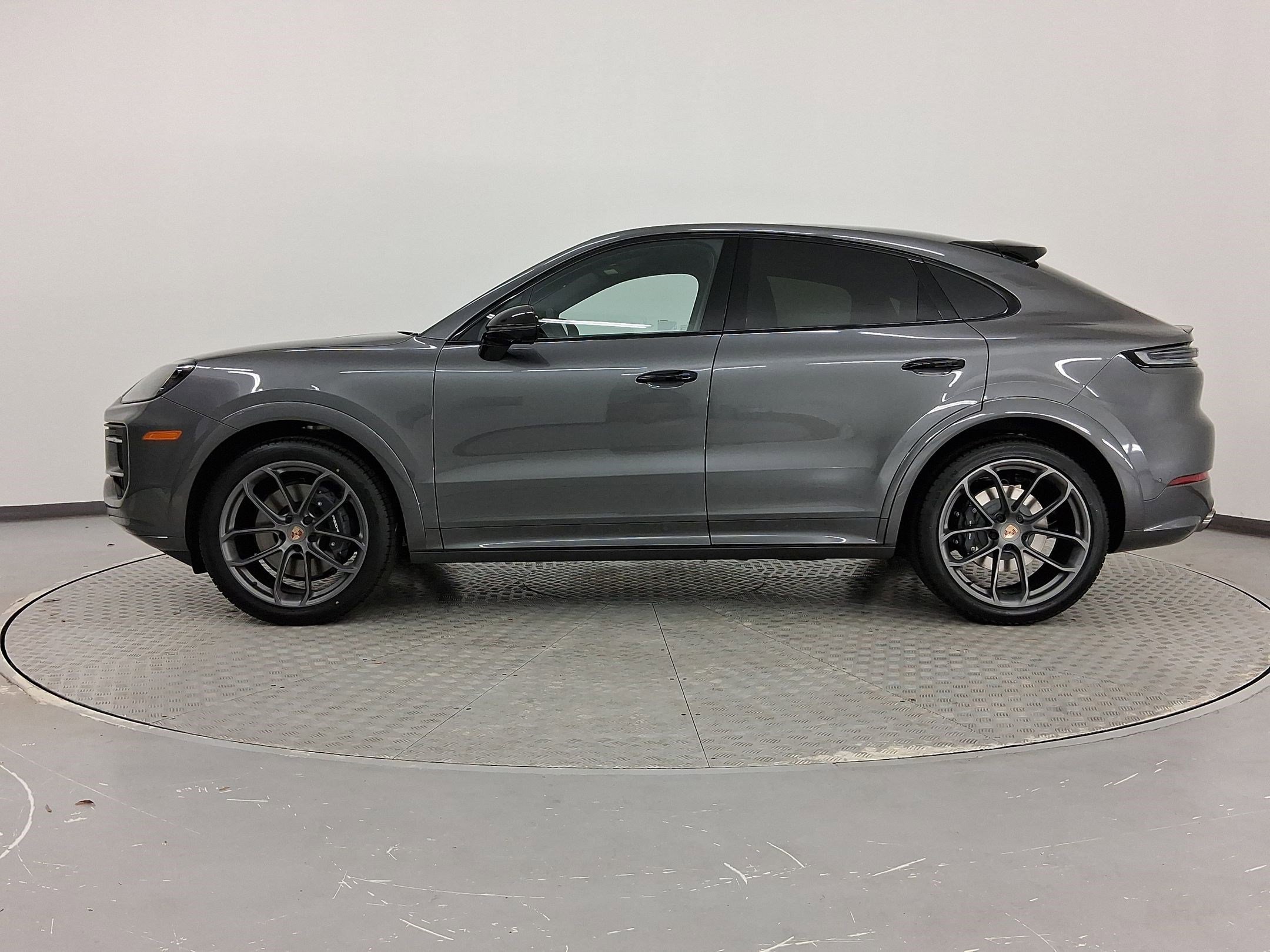Used 2026 Porsche Cayenne Coupe image 2