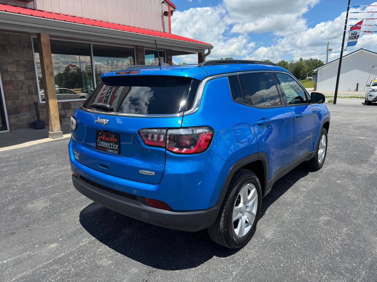 Used 2022 Jeep Compass Latitude w/ Convenience Group AWD/4WD image 4