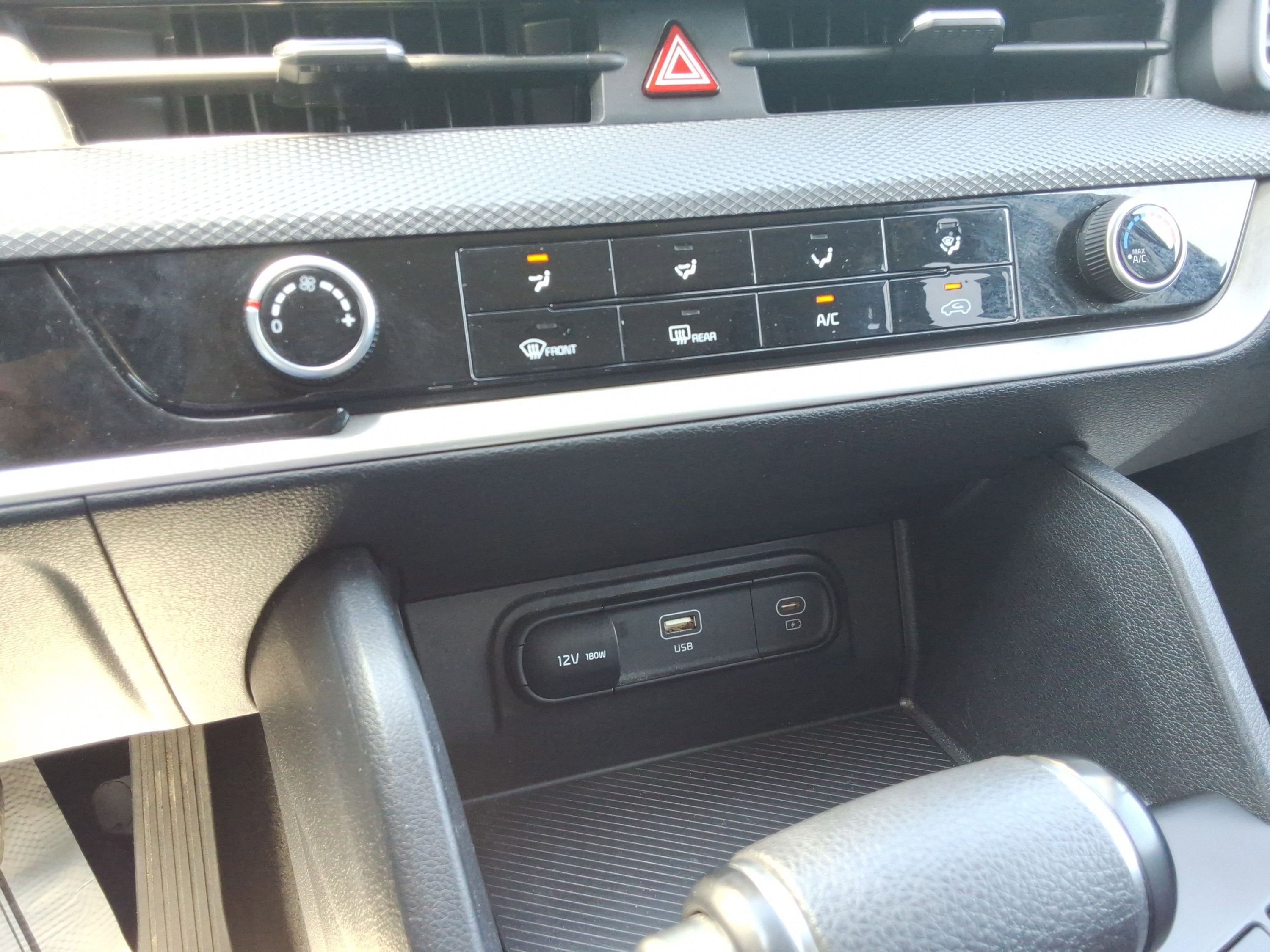 Used 2024 Kia Sportage LX image 17