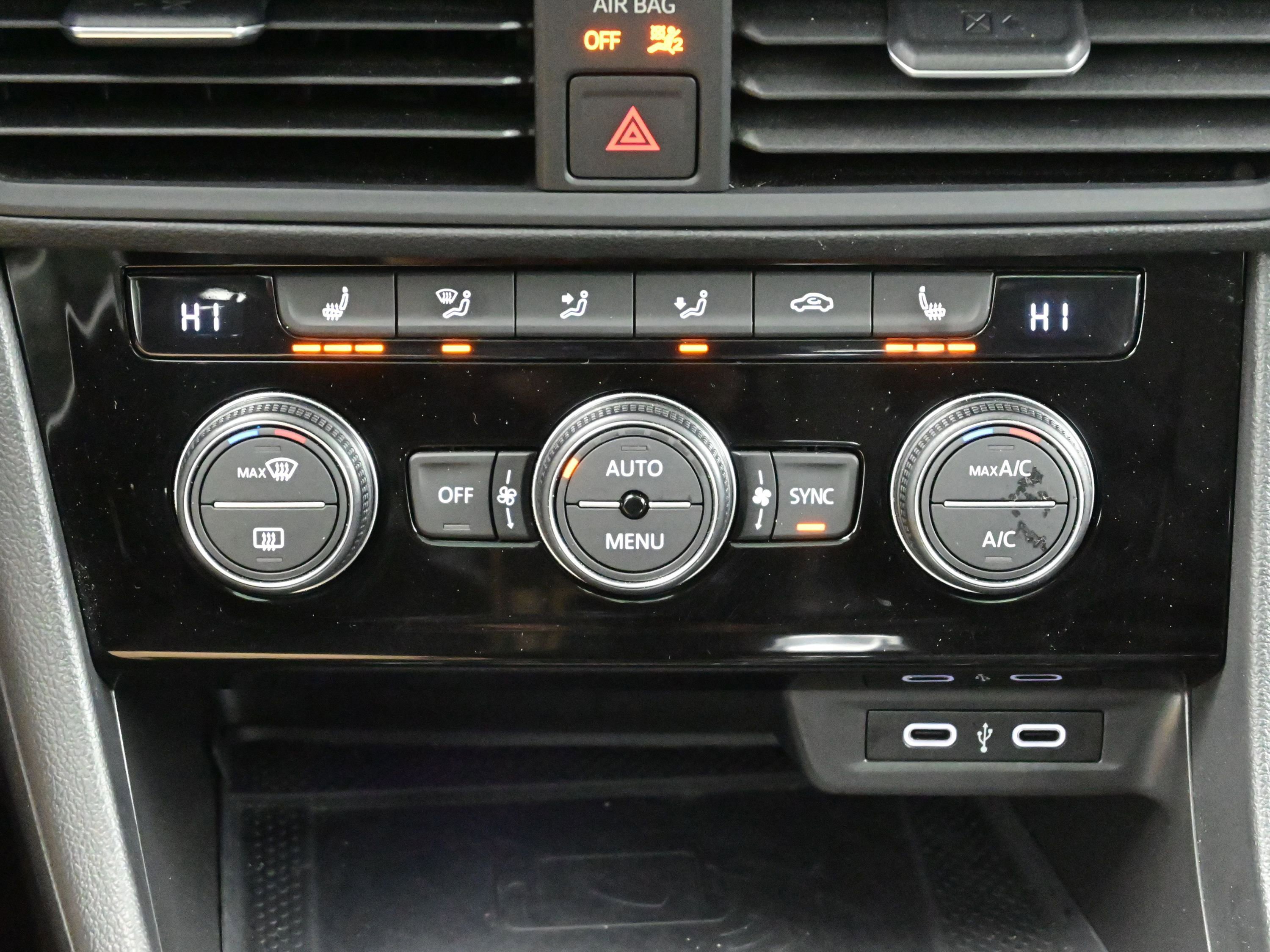 Used 2022 Volkswagen Jetta SEL image 27