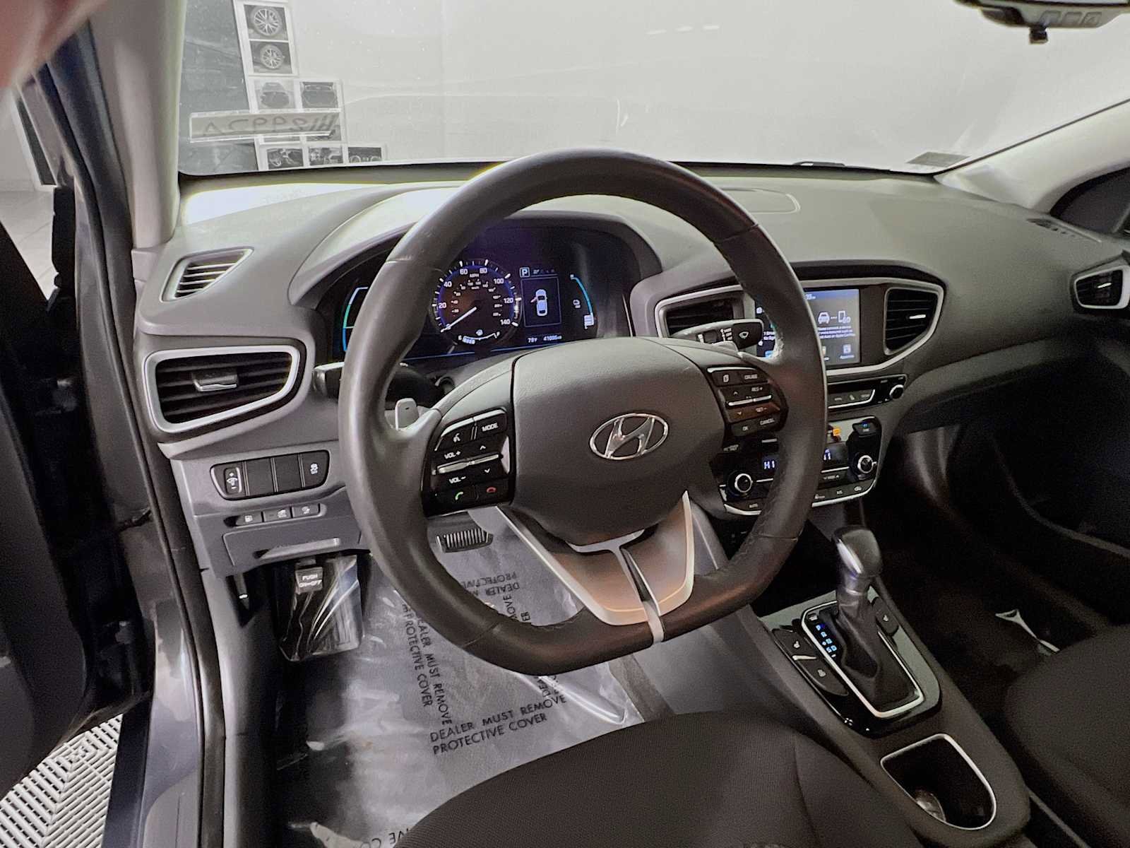Used 2019 Hyundai Ioniq Plug-In Hybrid FWD image 11