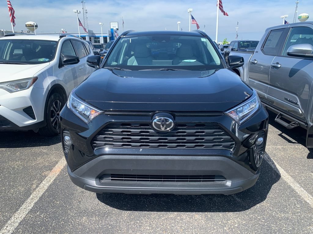 Used 2020 Toyota RAV4 XLE Premium AWD/4WD image 6