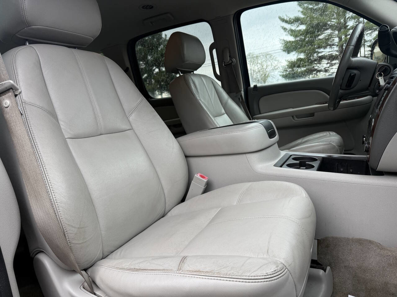 Used 2009 Chevrolet Suburban LT w/ Luxury Package AWD/4WD image 13