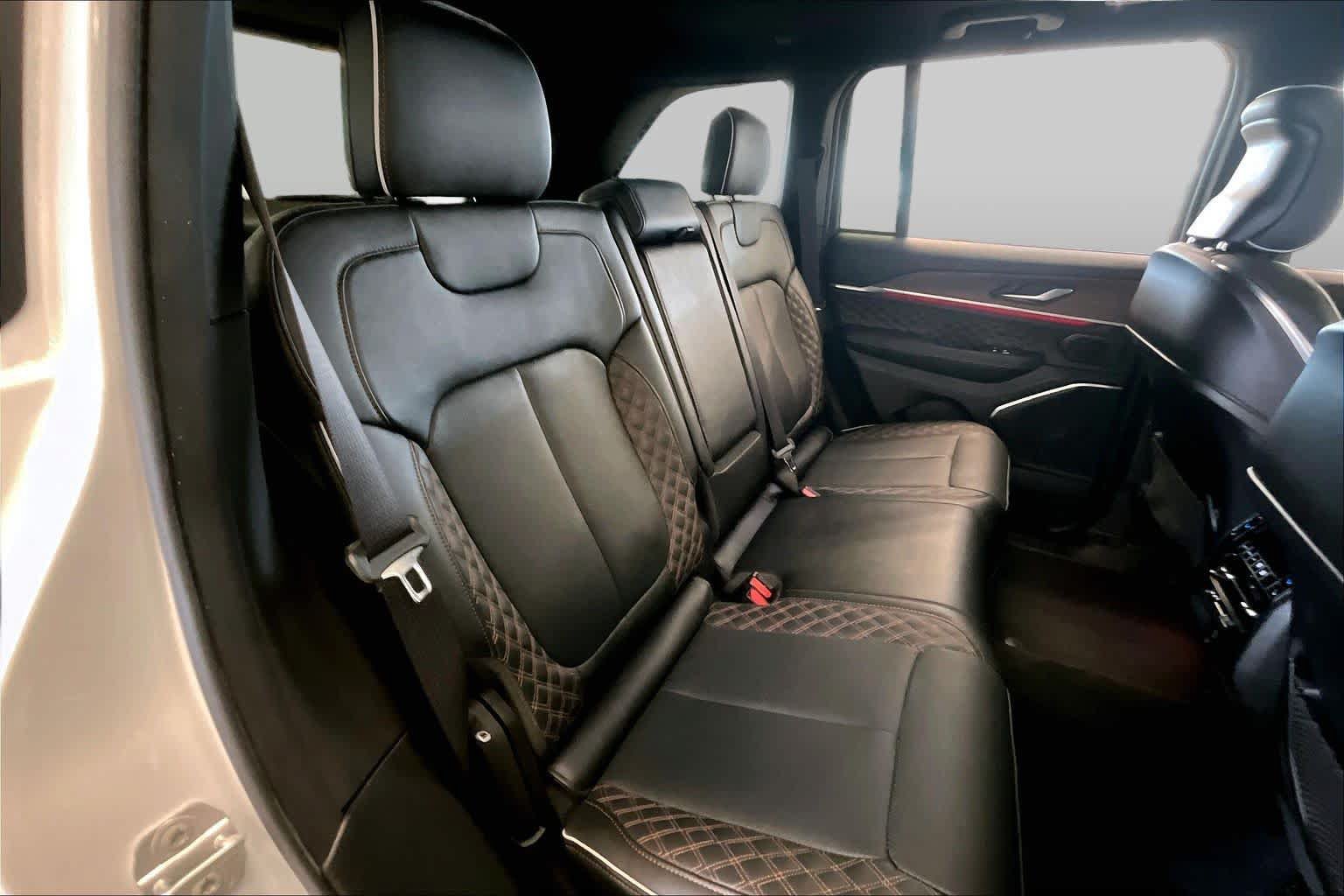 Used 2025 Jeep Grand Cherokee Summit w/ MOPAR Finishing Package AWD/4WD image 19